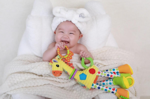 朝阳三个月宝宝正确抱姿