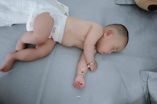 朝阳3个月宝宝怎么抱